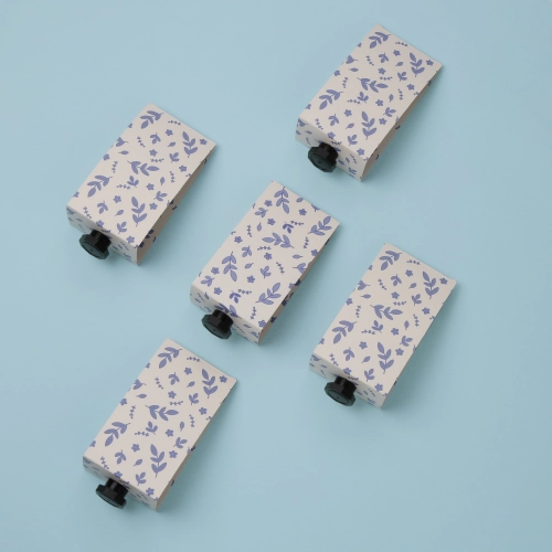 مجموعة توزيعات علبة ميني كريم اليد ساكورا (5 قطع)