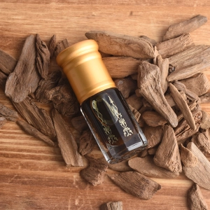 دهن العود الطبيعي